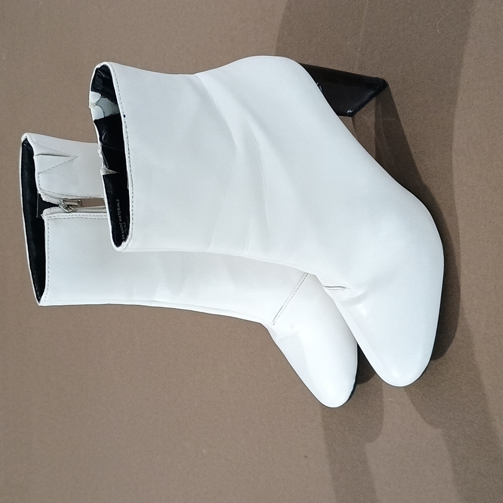 A new day - white boots with heel size zip size 8
